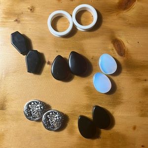 Various sized plugs. Take them all or buy one pair.